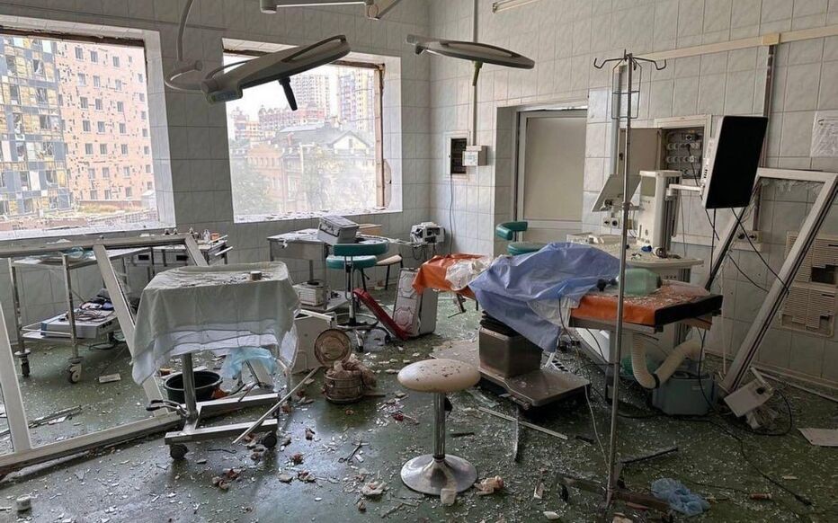 Hôpital pour enfants bombardé à Kiev : « Le bloc opératoire est complètement détruit »