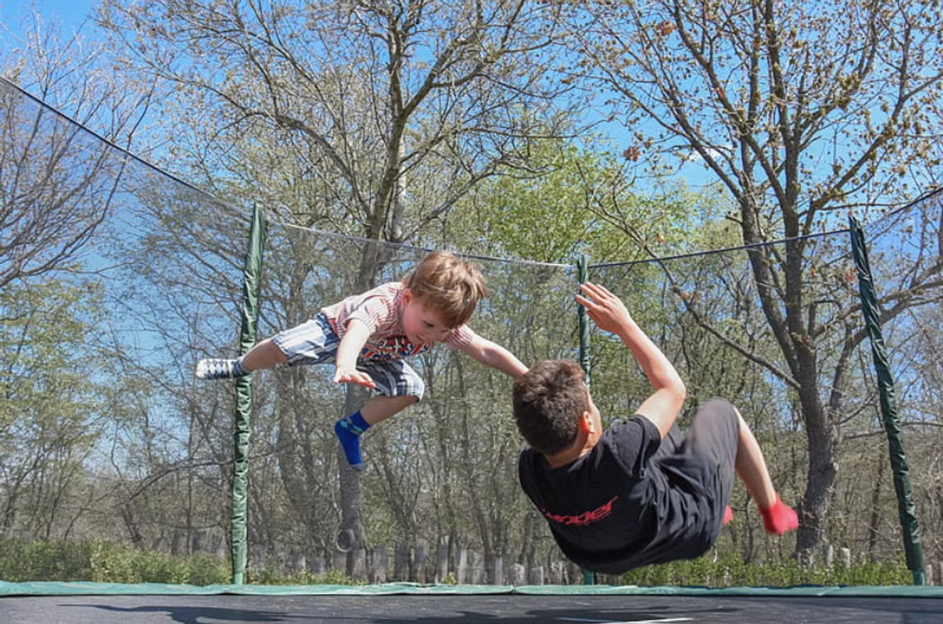 Le trampoline, un risque traumatique sous-estimé chez l'enfant